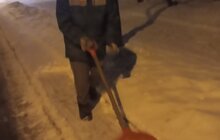 Фото 32: Для посипання доріг від ожеледиці минулої доби використано 513 м3 піскосуміші та 212 м3 солі