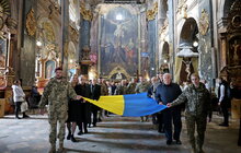 Фото 2: Ветерани та депутати першого скликання підняли український стяг над Ратушею до 36-тої річниці (фото/відео)