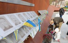 Фото 1: На Меморіалі Героїв Небесної Сотні курсанти Львівського ліцею Героїв Крут підняли національний стяг