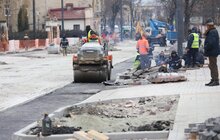 Фото 7: ІІ етап ремонту вул. Шевченка: підрядник стелить бруківку і облаштовує хідники