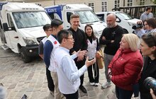 Фото 4: У Львові тайванські лікарі передали військовим мобільний стоматологічний комплекс та швидку (відео)