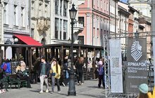 Фото 6: Ікони, шеврони, прикраси, делікатеси з м'яса: сьогодні у Львові стартував Ветеранський ярмарок (відео)
