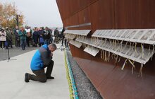Фото 1: На Меморіалі пам’яті Героїв Небесної Сотні відбулось урочисте підняття Прапора України