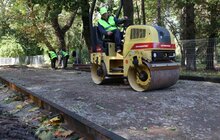 Фото 9: У парку ім. Івана Франка продовжують облаштовувати другу за важливістю доріжку за унікальною методикою