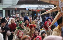 Фото 2: У Львові встановили головного Дідуха міста