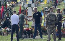 Фото 3: Міський голова Андрій Садовий та Президент Володимир Зеленський у Львові вшанували пам'ять загиблих Захисників України
