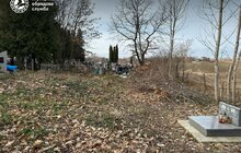 Фото 5: Міські служби спільно з громадою прибрали занедбані могили на кладовищі в с. Лисиничі і почистили територію від самосіву
