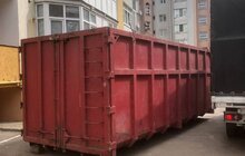 Фото 2: Із району вулиці Каховської вивезено понад 200 м3 сміття, яке утворилося після ракетного обстрілу