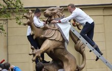 Фото 7: Найбільшого львівського лева вже одягнули у вишиванку