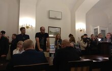 Фото 13: Активісти зірвали засідання виконавчого комітету ЛМР