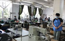 Фото 7: Мер нагородив дипломом колектив ТзОВ «Маріо» за пошиття захисних костюмів для медиків під час карантину