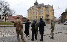 Фото 32: У Львові запустили безкоштовні екскурсії для військових, що лікуються у місті (відео)