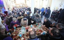 Фото 10: На Різдво у Львові організували святковий обід для найбільш потребуючих