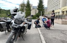 Фото 5: Відомі британські мотомандрівники зібрали гроші для допомоги маленьким українцям