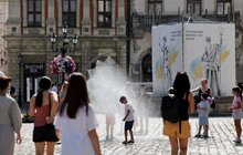 Фото 3: На площі Ринок у Львові встановили розпилювачі води
