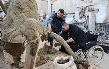 Фото 4: У Стрийському парку встановили скульптуру «Викрадення Європи», над якою разом працювали Ярослав Мотика, ветерани та львівські митці (фото/відео)