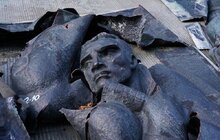 Фото 1: Демонтаж елементів Монументу слави триває: місто готує технічне завдання на архітектурний конкурс щодо облаштування цього простору