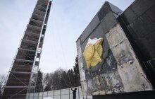 Фото 8: Аварійну стелу Монументу Слави демонтують: підрядник розпочав демонтажні роботи