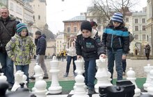 Фото 16: Стартувала вулична гра у шахи на головній площі міста