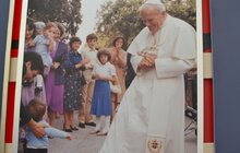 Фото 2: У Львові запрацював унікальний мобільний музей з особистими речами святого Івана Павла ІІ