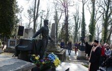 Фото 11: На Личаківському кладовищі у Львові вшанували пам’ять Володимира Івасюка