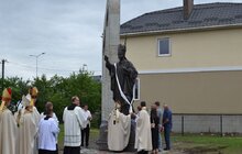 Фото 20: Сьогодні на парафії св. Папи Івана Павла ІІ освятили пам’ятник на його честь
