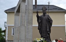 Фото 22: Сьогодні на парафії св. Папи Івана Павла ІІ освятили пам’ятник на його честь