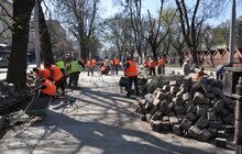 Фото 9: На проспекті Свободи влаштовують бруківку