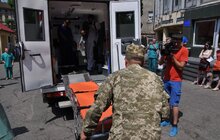 Фото 4: «Ця машина спеціально виготовлена, враховуючи потреби військових медиків», - А. Садовий про машину швидкої допомоги, яку місто передало військовому госпіталю
