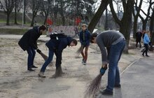 Фото 4: У Львові розпочали прибирання парків та весняну висадку дерев