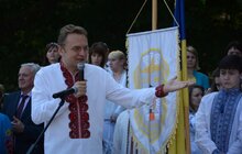 Фото 16: У школах міста урочисто святкують закінчення навчального року