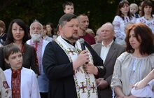 Фото 21: У школах міста урочисто святкують закінчення навчального року