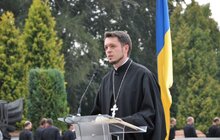 Фото 8: На Личаківському кладовищі замайорів синьо-жовтий прапор 