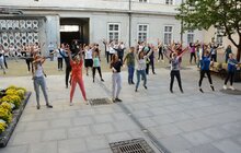 Фото 8: З нагоди Дня фізичної культури і спорту працівники мерії Львова провели спільну розминку