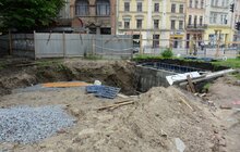Фото 1: На пл. Галицькій проводять роботи з облаштування нового фонтану: виявлені мури храму законсервують