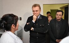 Фото 3: А. Садовий про новий рентгенапарат: «Він дає можливість набагато краще оцінити ситуацію, поставити правильний діагноз і почати лікування»