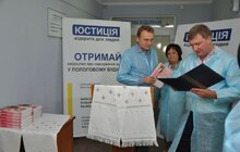 Фото 5: «Львів став майданчиком, де кожна мати, яка народжує, буде отримувати без черги, без бюрократії перший документ своєї дитини», - міністр юстиції України