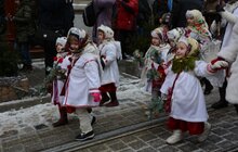 Фото 3: Різдвяного Дідуха встановили у Львові в переддень Різдва