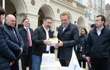 Фото 8: На площі Ринок відбулась презентація «Зміни в Укрпошті»: 50 нових автомобілів обслуговуватимуть місто Львів та околиці