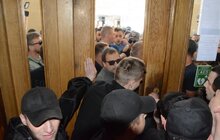 Фото 6: Невідомі особи виламали двері до міської ратуші та ввірвались всередину