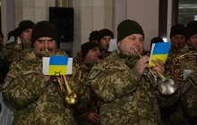 Фото 8: З нагоди 100-річчя бою під Крутами львів’яни підтримали загальноукраїнський флешмоб з виконання маршу «Героям Крут»