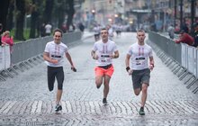 Фото 1: У центрі Львова провели забіг у вишиванках