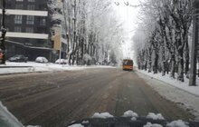 Фото 1: Станом на ранок в місті працювало 33 одиниці снігоприбиральної техніки 