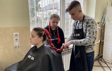 Фото 1: Хлопці вчаться робити манікюр, а дівчата – ремонтувати авто: як у львівських закладах профтехосвіти проводять уроки для школярів (відео)