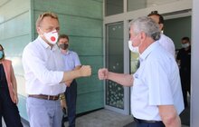 Фото 2: Мер Львова вручив компанії «Ензим» подяку за допомогу місту під час карантину