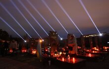 Фото 11: Світло для світу: у Львові над могилами українських Героїв у небо запустили промені пам'яті (відео)