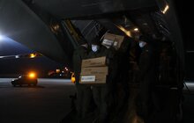 Фото 4: До Львова прибули медичне обладнання та тести на коронавірус, придбані в Китаї