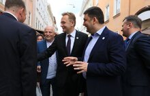 Фото 12: Прем’єр-міністр України Володимир Гройсман прогулявся Львовом