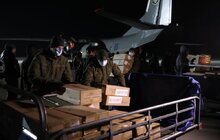 Фото 9: До Львова прибули медичне обладнання та тести на коронавірус, придбані в Китаї