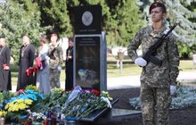 Фото 13: Мер Львова вшанував загиблих військовослужбовців десантно-штурмових військ